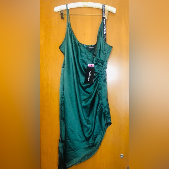 PrettyLittleThing Dresses & Skirts - Pretty Little Thing green dress